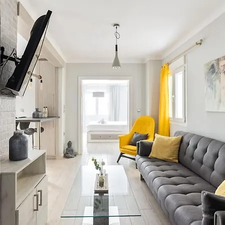 Modern Lifestyle In The Heart Of The * Thessaloniki